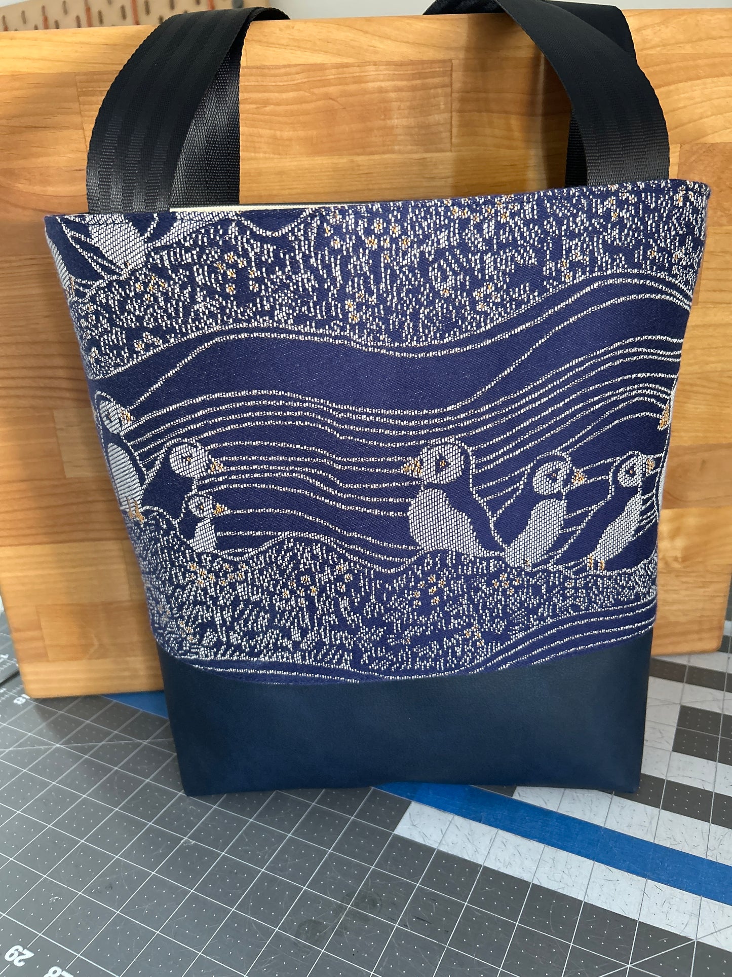 Puffins Single Scene tote bag